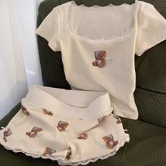 かわいい熊のレースのショートパンツの女性の夏の薄いタイプの韓国系のギャルの純欲風の高い腰の外は家庭服のカジュアルなズボンを着ます。