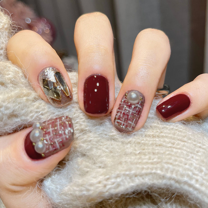 Fragrant and Sparkling Nail Stickers for New Year and Festive Atmosphere, Red Nail Art Patches That Enhance Complexion, Short Fake Nail Stickers, Versatile