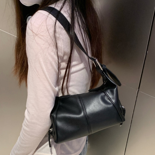 Cool and cute girl's niche design leather zipper shoulder bag underarm bag retro European and American 2025 new style bag 