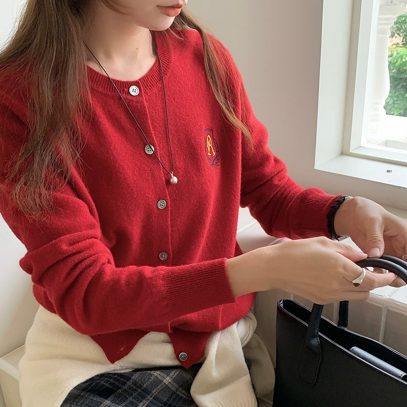 秋冬新款刺绣徽章设计100纯羊毛针织开衫经典纯色女士圆领外套潮|undefined