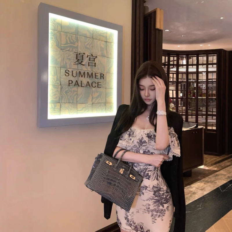 Han Yujia ミニマリスト列感黒ラウンドネック長袖セーターレディースルーズスリムカーディガンジャケット|undefined