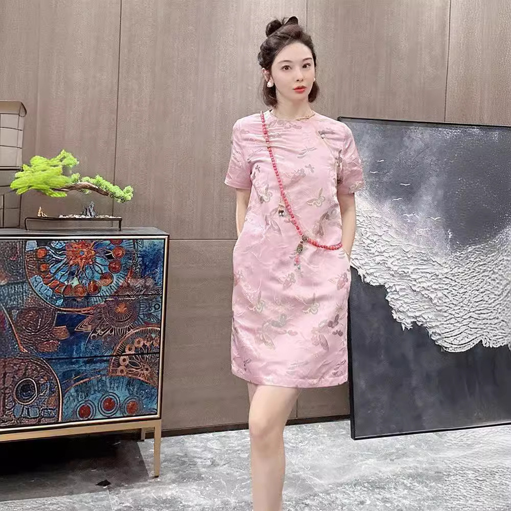 Đầm maxi sườn xám cách tân hoa nổi hồng phong cách Trung Quốc mới — Váy liền hoa nổi màu hồng