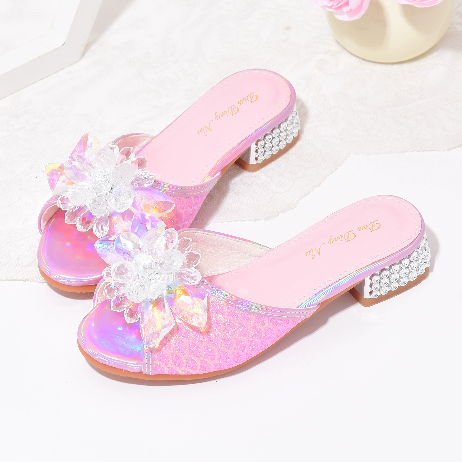 Детские хрустальные туфли для девочек тапочки детские хрустальные туфли летние маленькие девочки на высоких каблуках новые туфли носить сандалии