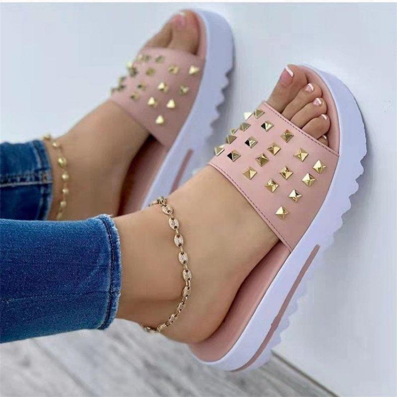 2025 New Cross-Border Dropshipping Women's Wedge Rivet Beach Flip-Flops Walking Shoes Cross-Border Dropshipping