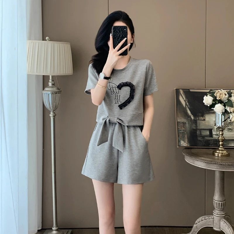 ヨーロッパとアメリカの国境を越えた外国貿易は今年人気で美しい夏服、女性の半袖ショーツ、ファッショナブルなカジュアルスポーツスーツです|undefined