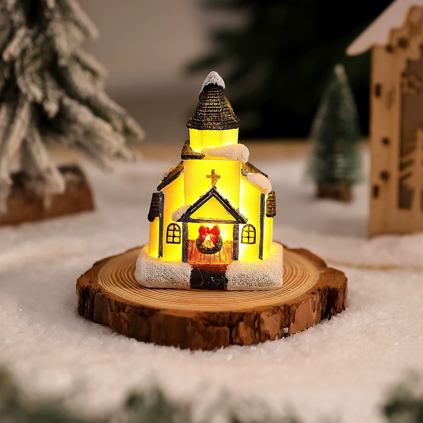 Miniature resin house decorations, micro landscape LED models, battery‑powered, assorted sizes 7–10 cm