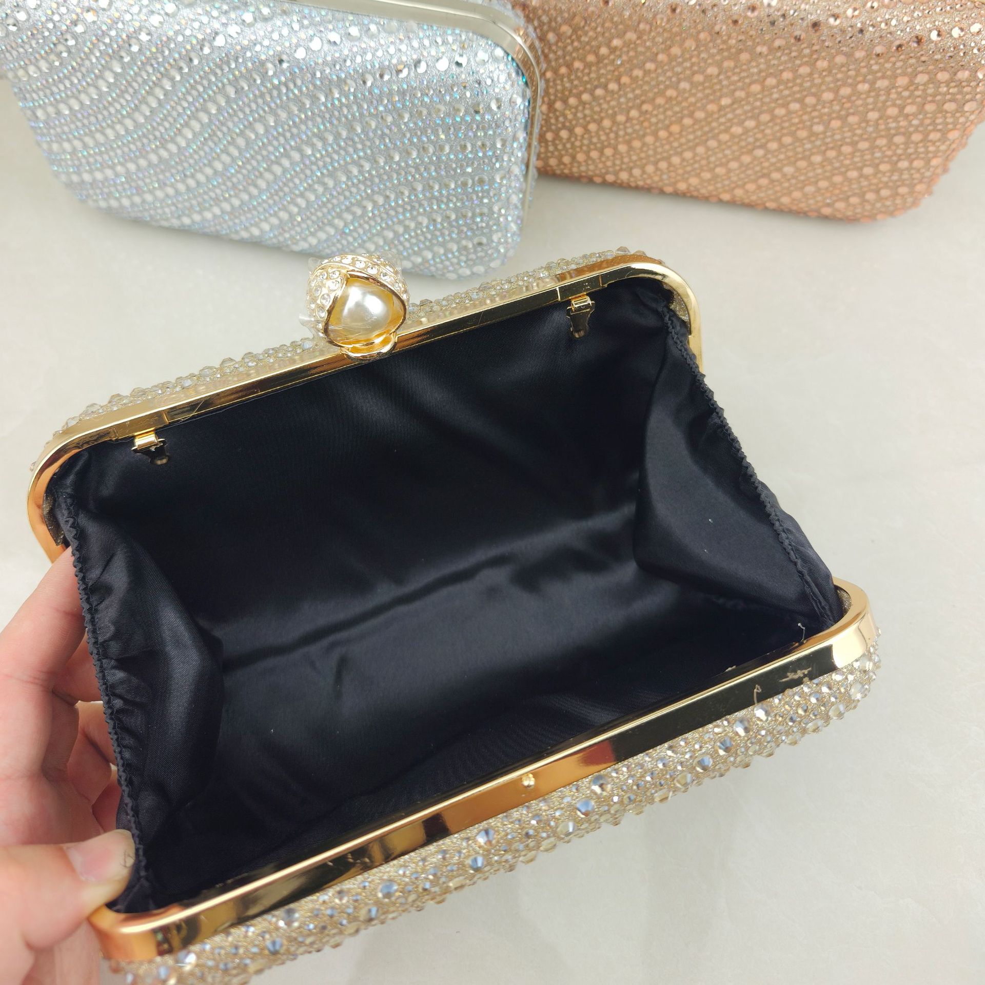 Versatile Party Clutch Bag With Diamond And Pearl Embellishments_voghion.com