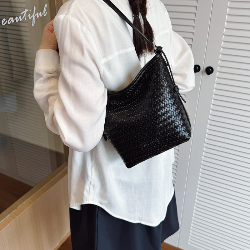 Bolsa de brazo trenzada retro para mujeres 2025, nueva moda bolso de cubo, bolso de hombro universal, bolso de alta capacidad