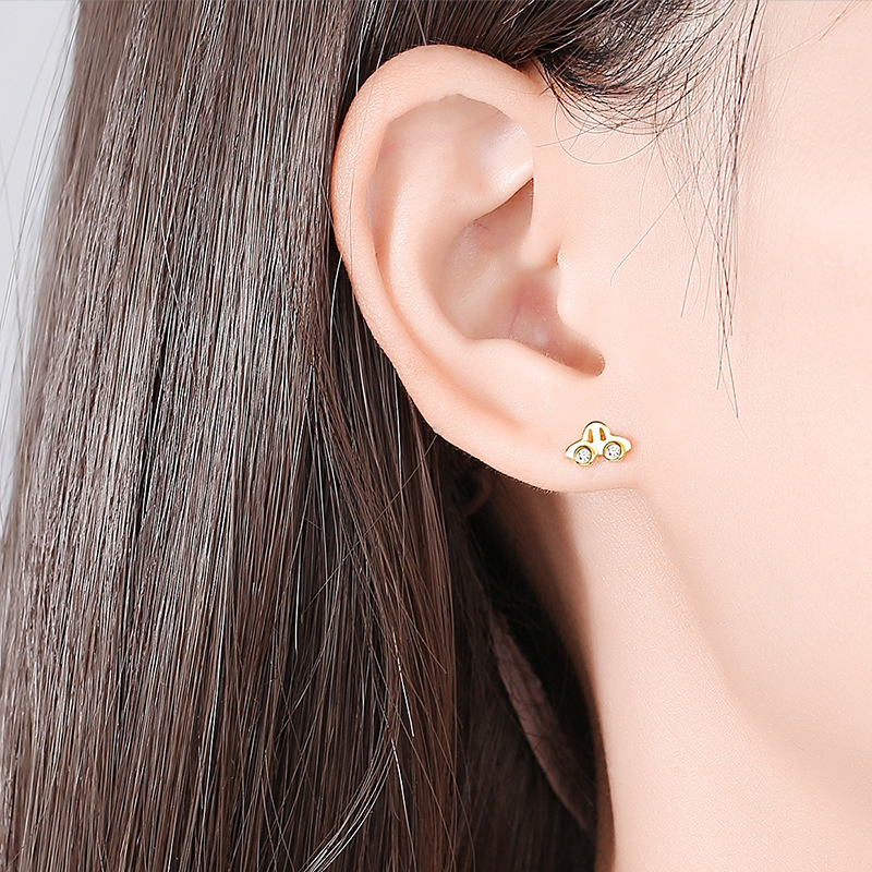 Aretes creativos de las mujeres de plata esterlina del coche S925 al por mayor coreano lindo mini coche pendientes ins estilo diversión