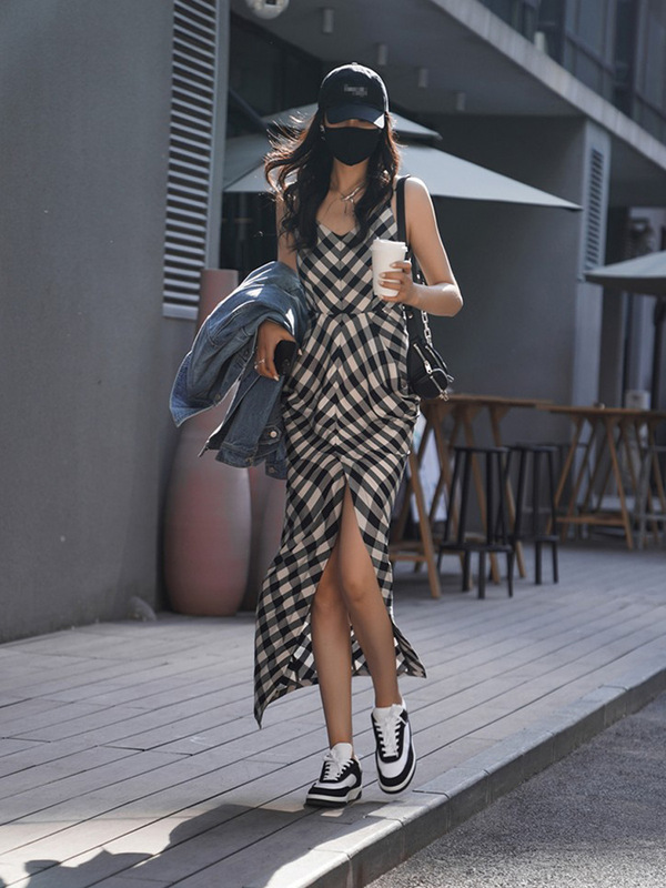Be a mermaid? Super Cool slimming V-neck tight waist slim fit dress black and white plaid split suspender dress