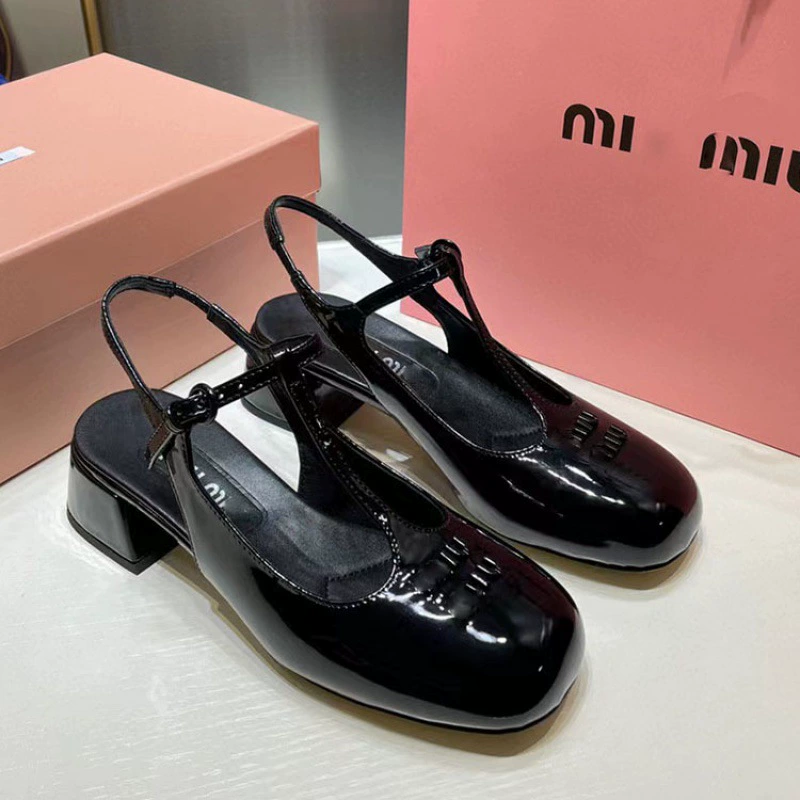 Простые босоножки Miu Miu для женщин с толстыми каблуками, пряжки на одну кнопку, женская обувь Mary Zhen, сумка для носка 2025 летняя новая стиль
