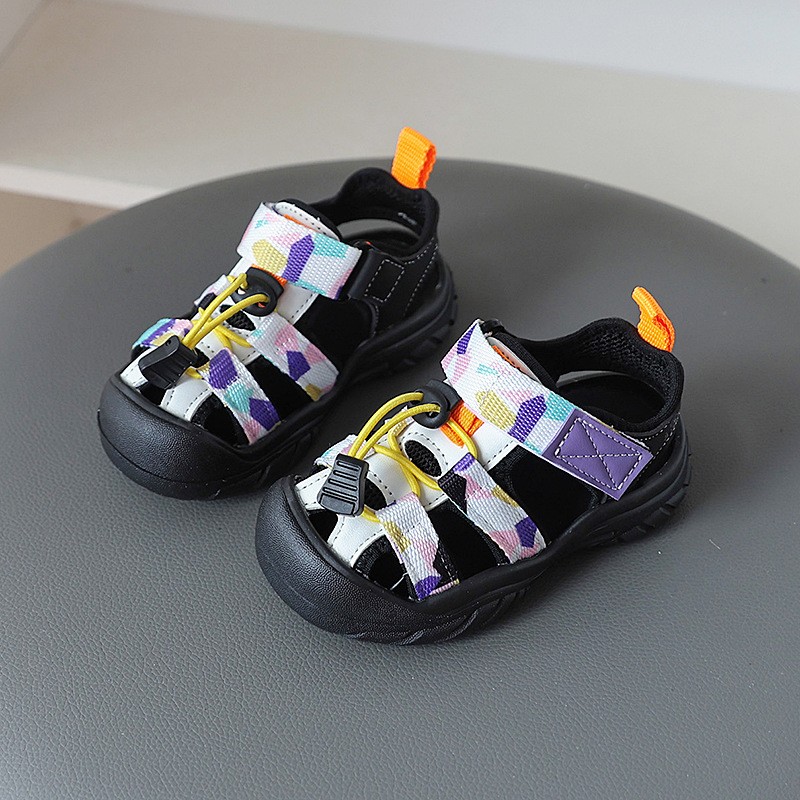 2025 verano zapatos de río para niños nuevas sandalias deportivas Baotou para niñas zapatos de playa antideslizantes de camuflaje para niños coreanos