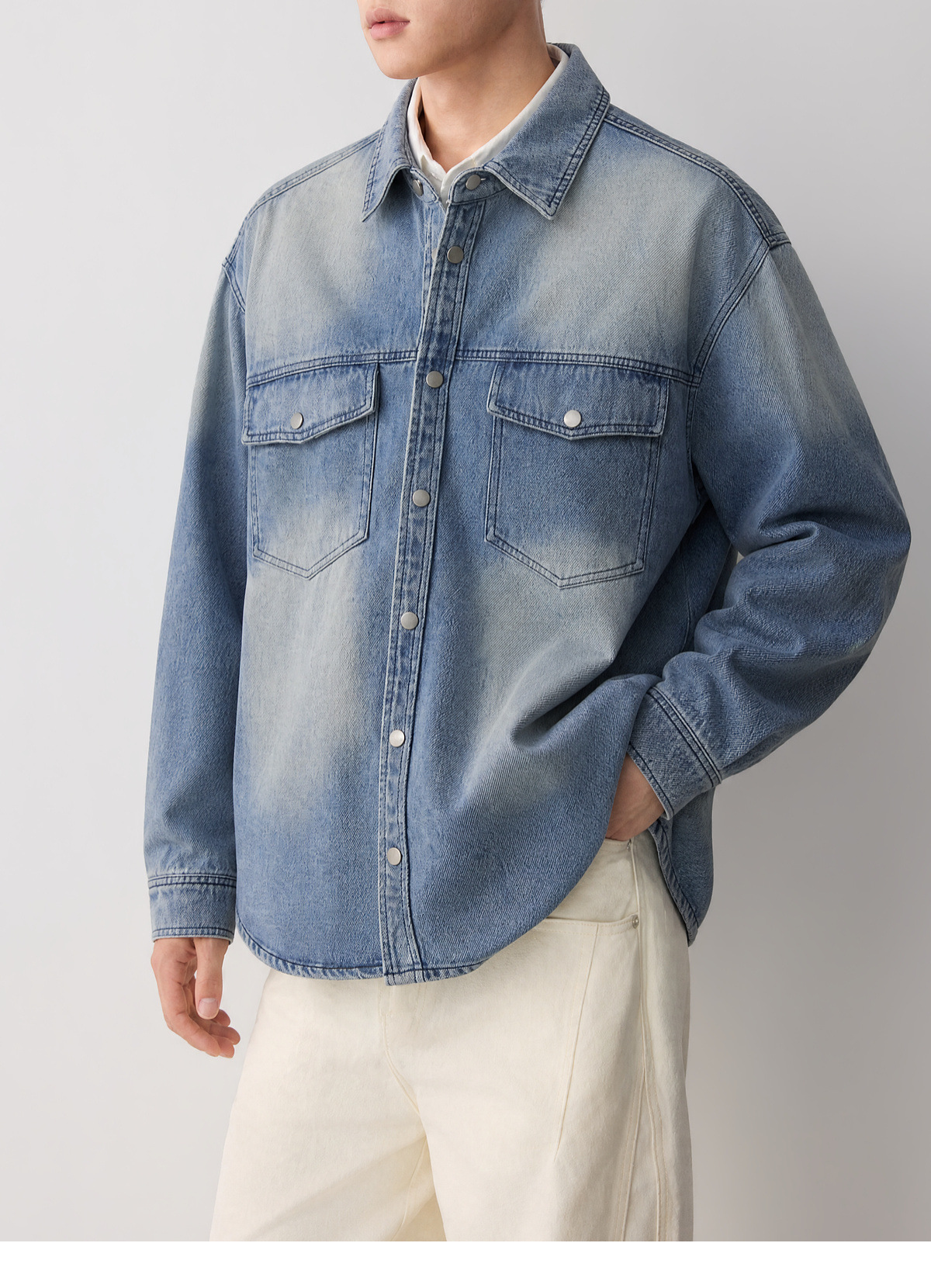 Áo sơ mi denim nam phong cách đường phố, hiệu ứng mài trắng làm cũ, hai túi ngực — Cao bồi xanh chi tiết 19