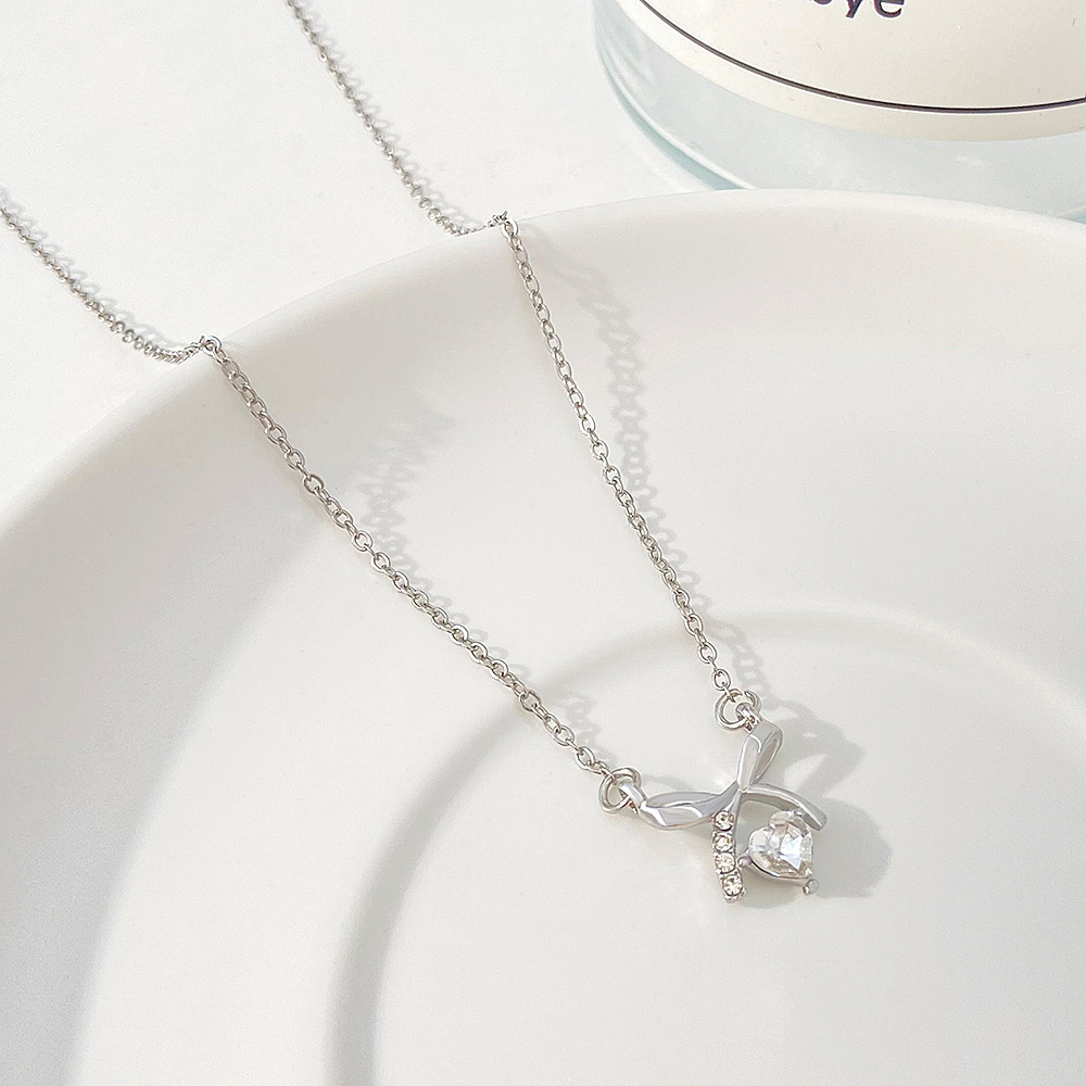 Collana con ciondolo a fiocco in zircone squisita per donna, tendenza Ins, lusso leggero, design di nicchia, stile giapponese e coreano._voghion.com