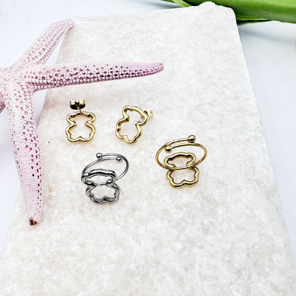 Oso tridimensional collar de titanio de acero pequeño animal colgante aretes pulsera anillo de hueso de serpiente cadena femenina estilo INS