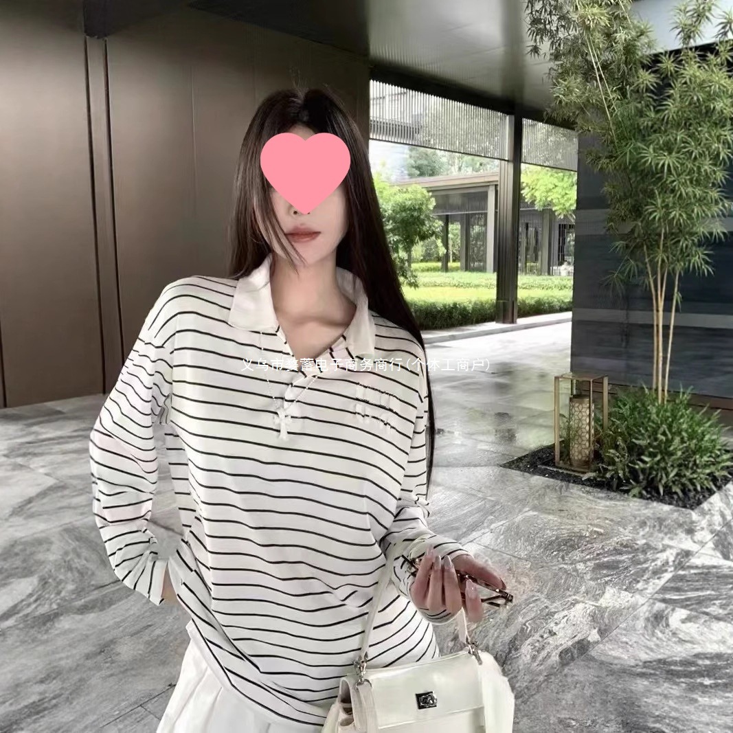 MM's new fashionable and simple preppy style white striped polo shirt with letter patches, long-sleeved loose T-shirt for women.