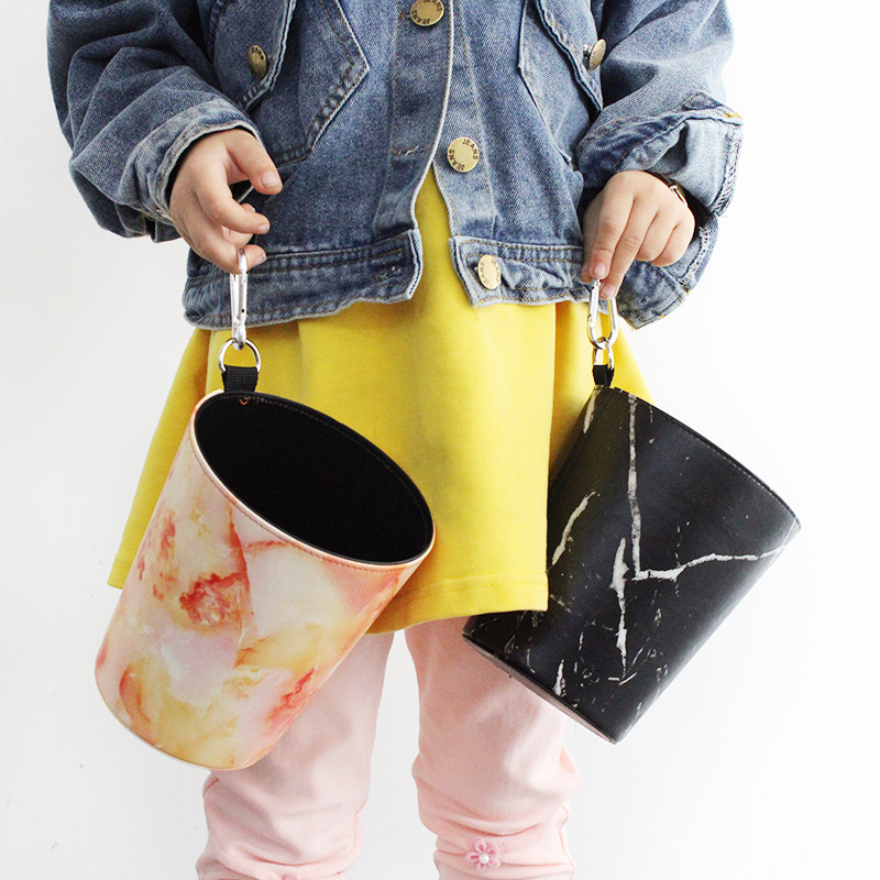 Small Pattern Leather Trash Can, Car Trash Can, Rear Seat Garbage Storage Box Can Be Placed on the Table