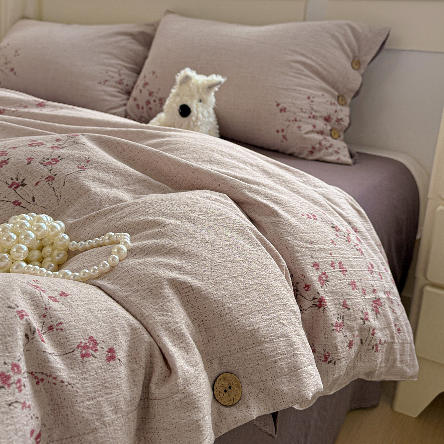 Classe A algodón bruto lino de cuatro piezas retrógrado botones de flores sábanas de algodón cubierta de cama de tres piezas conjunto de ropa de cama