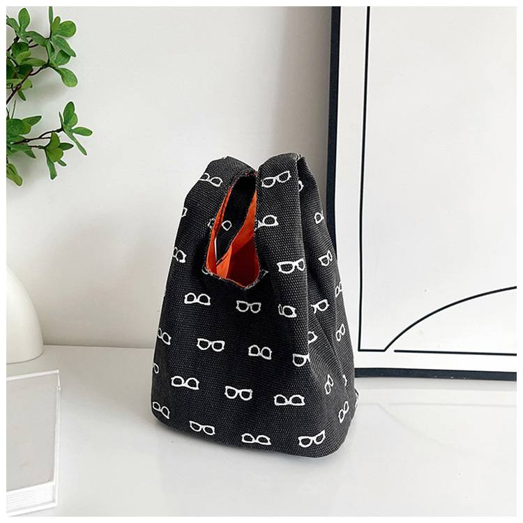 2025 New canvas handbag, a popular female cartoon bucket bag, versatile for Japan and South Korea, and an ins hand-held tote lunch box bag undefined