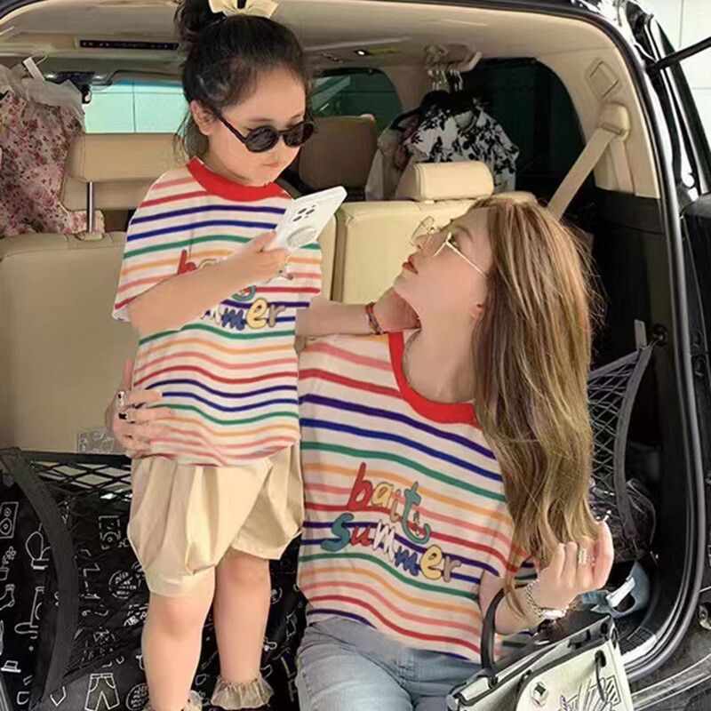 Desgaste de padres e hijos verano nueva camiseta de manga corta Arco Iris a rayas estilo occidental estilo de moda occidental de tres o cuatro bocas