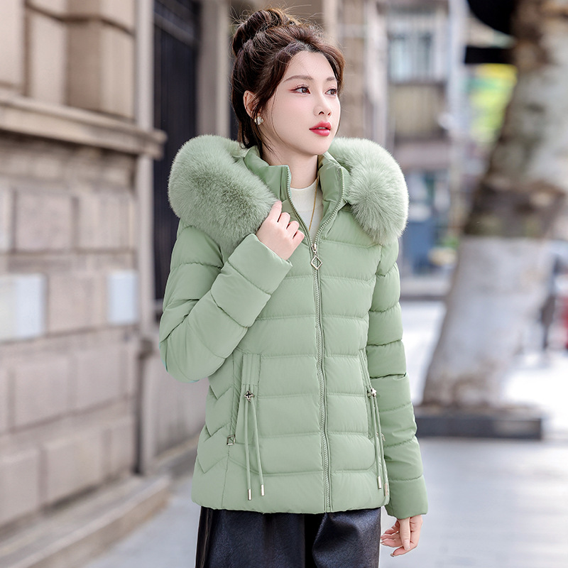 2025 ropa de algodón corta de mujer coreana gran cuello de cabello delgado gorra desmontable cálida y chaqueta de algodón de lana