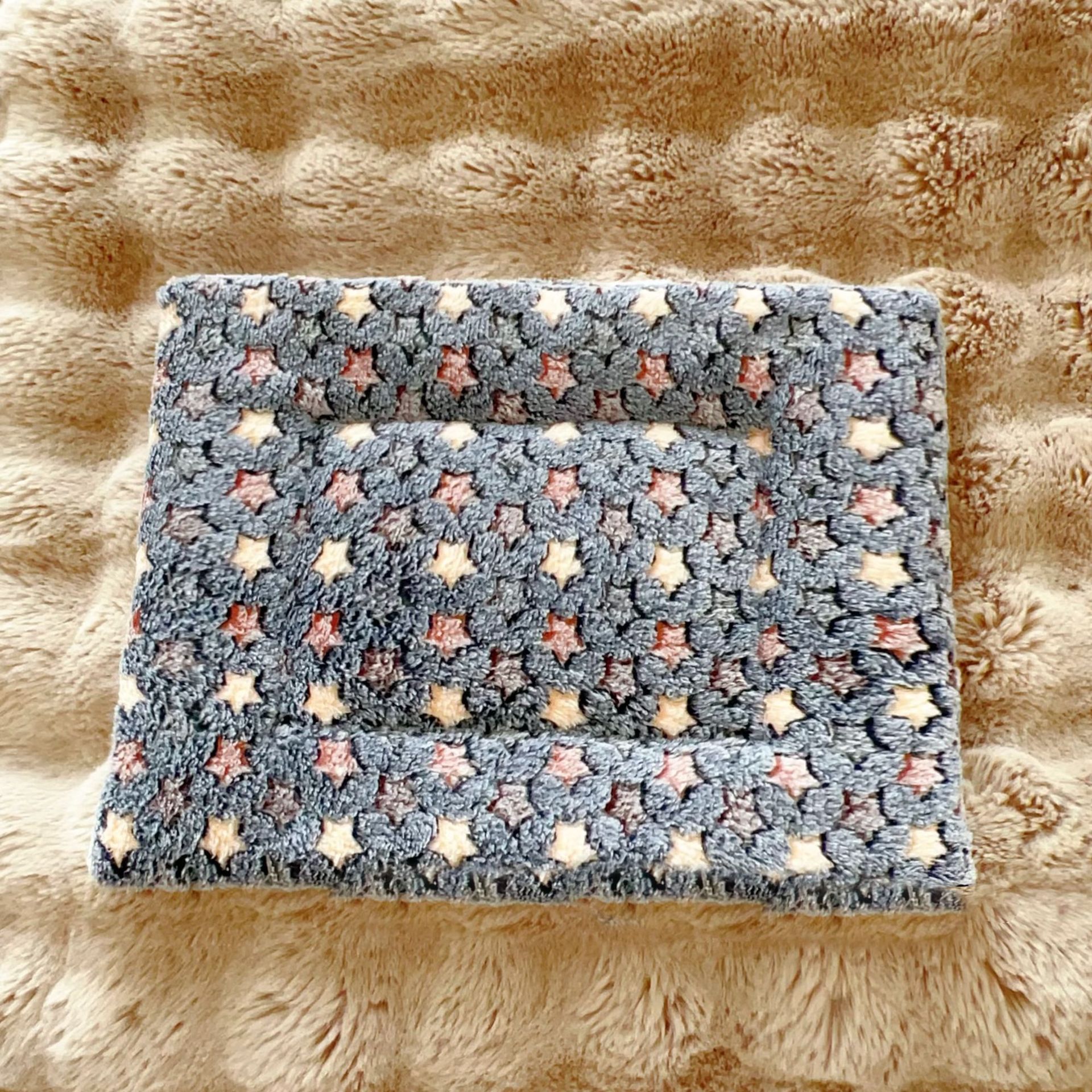 Cojín transfronterizo para mascotas, tapete de franela gruesa, tapete de gato de felpa suave, tapete de invierno para perrera al por mayor