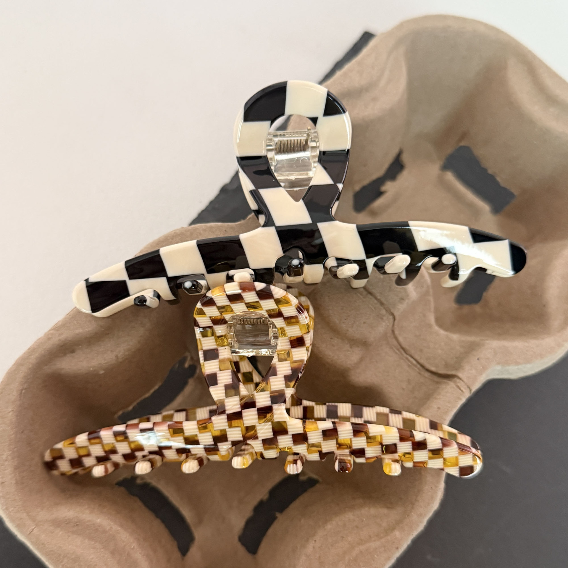 Large Cross Pure Acetic Acid Grabber Internet Celebrity Black and White Checkerboard Large Hair Volume European and American Ins Style Houndstooth Hairpin