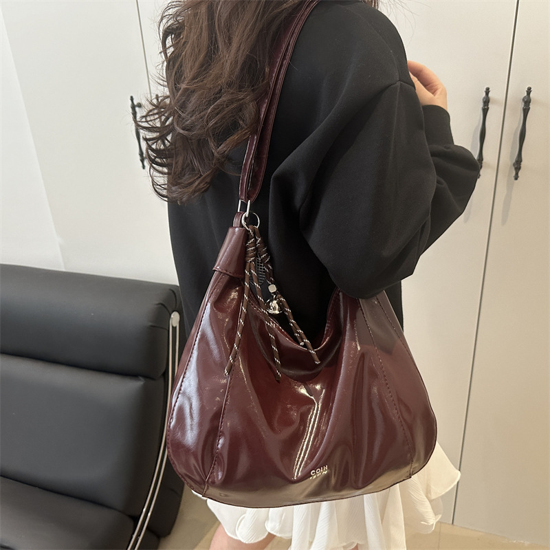 relajado cera de piel bolso de mujer 2025 nuevo estilo primavera y verano de moda de viaje bolsa de mano ocio versátil mochila