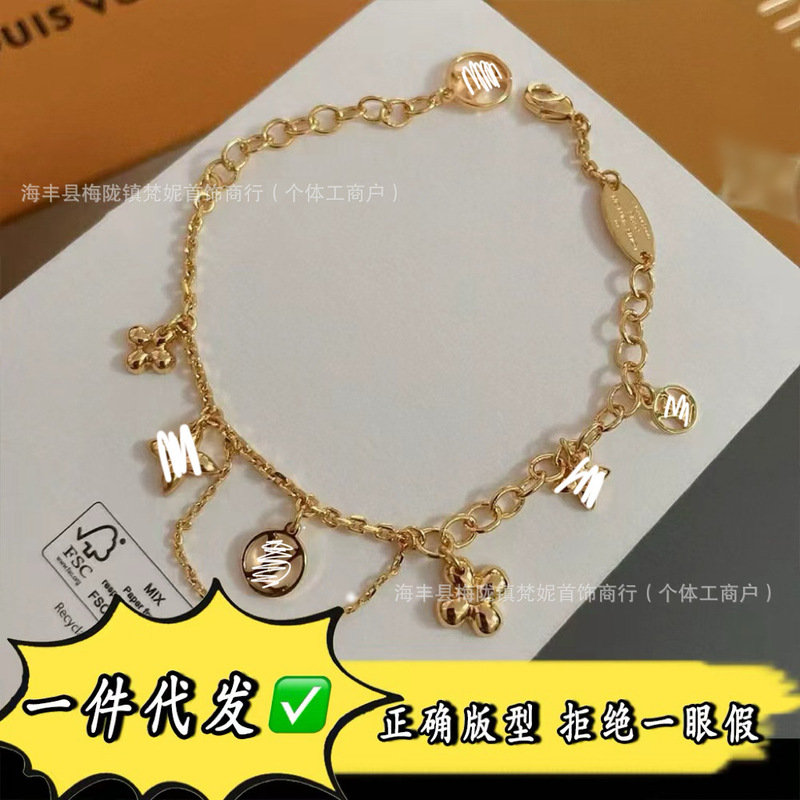 L'Uomo's floral monogram and four small flower bracelet is a bestseller, high-end version, light luxury, European and American fashion, cross-border wholesale