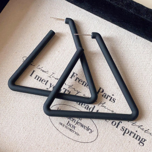 銀の針の黒色の水晶の項の幾何学のピアスの小さい大衆の百合のイヤリングのファッションの気質の軽くて豪華な高級感の耳飾りの卸売り