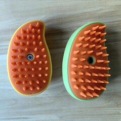 洗浄液フリーペットスプレー櫛猫犬電動スプレー除毛櫛ワンボタン噴霧防飛毛マッサージブラシ
