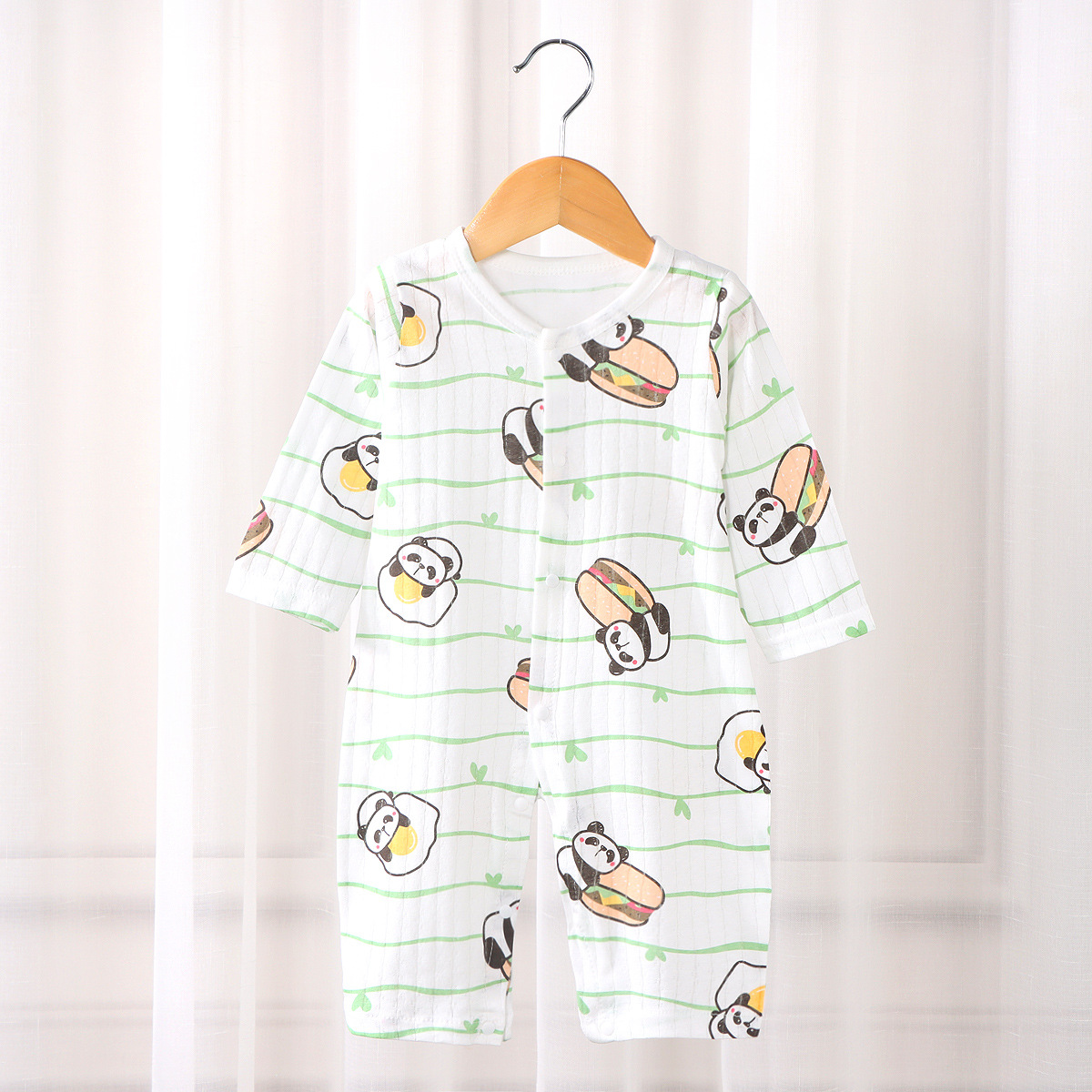 긴 등반과 얇은 쌍의 팬더