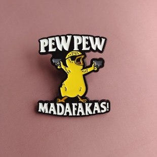 Cool personality small yellow duck brooch cartoon animal badge creative English hat clothing fixed anti-light accessories