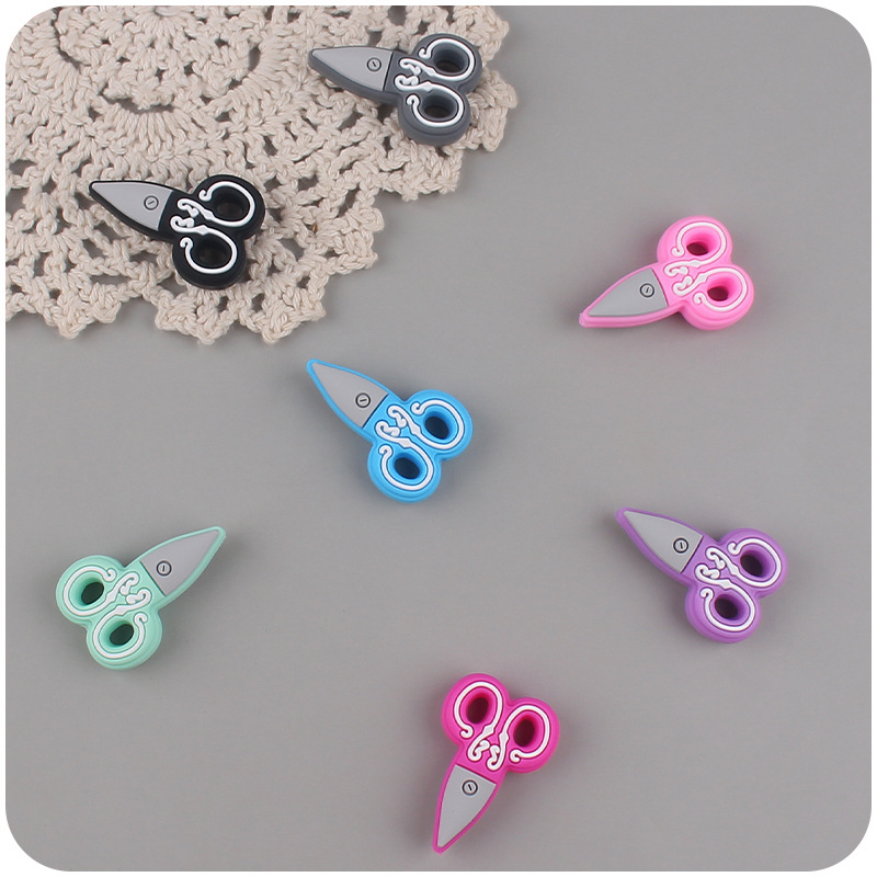 Nuevo bebé suministros de dibujos animados tijeras pequeño mordedor creativo DIY bebé molar pezón cadena anti-caída cadena Accesorios