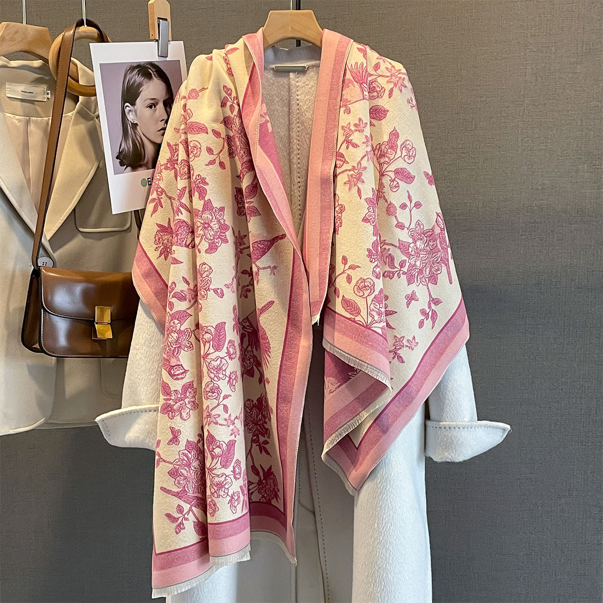 Sciarpa in cashmere da donna, accessorio invernale di lusso_voghion.com