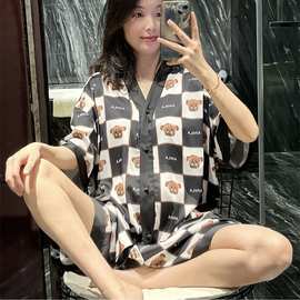 日系长袖睡衣女夏冰丝V领格子小熊家居服大码胖mm200斤仿真丝套装