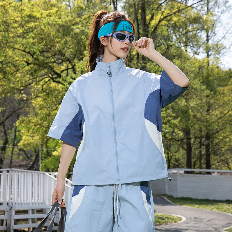 IZEXX トレンディな夏の日焼け止め Tシャツ半袖スーツ男性と女性のためのスプライスアイスシルクルーズスタンドカラートップジャケット|undefined