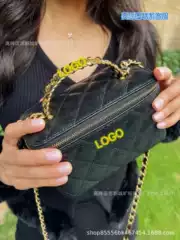 New Xiaoxiangfeng diamond grid hollow chain handle box bag with high aesthetic value, single shoulder crossbody, hand-held makeup bag, double C