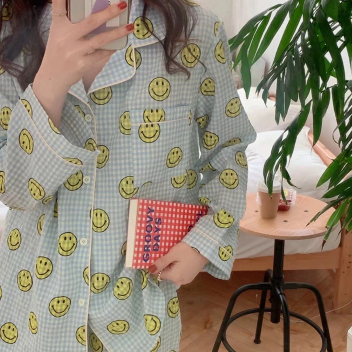 가을 새로운 웃는 얼굴 홈 옷 세트 여성의 봄 달콤한 거품 격자 무늬 외부 잠옷 인터넷 축하 라이브