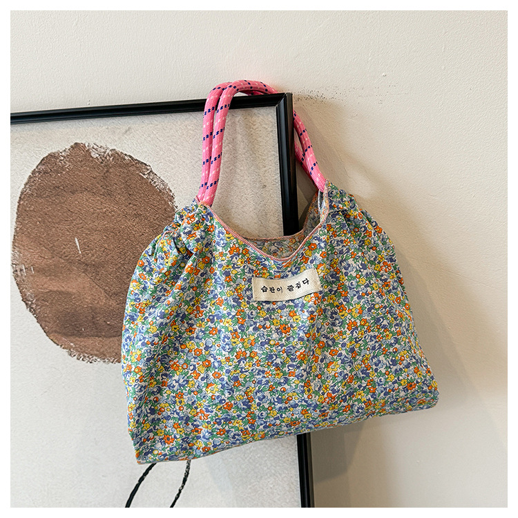 Korean ins floral large capacity beach shopping niche design, canvas bag, lightweight single shoulder tote bag_voghion.com