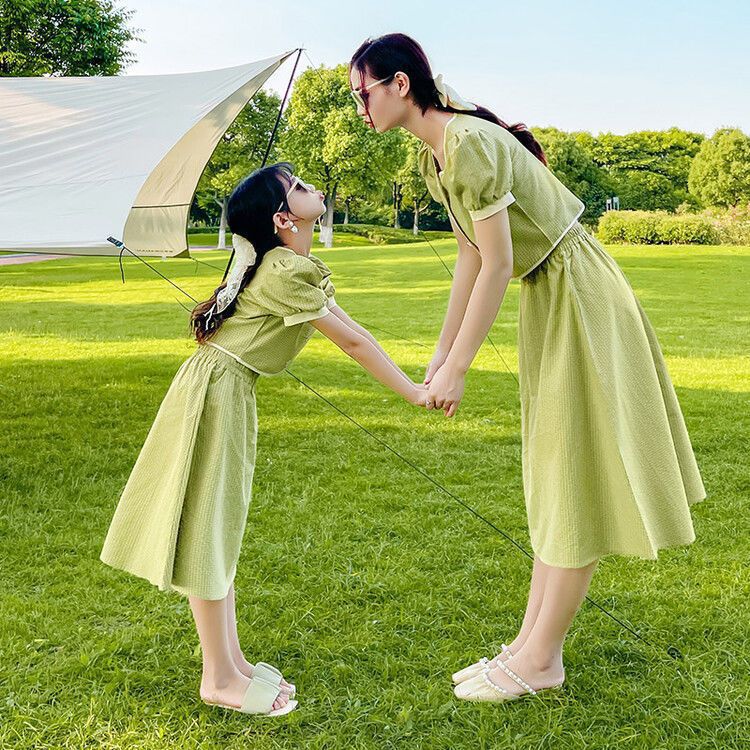 亲子法式淑女洋气套装裙2022夏季新款休闲母女格子T恤旗袍裙套装