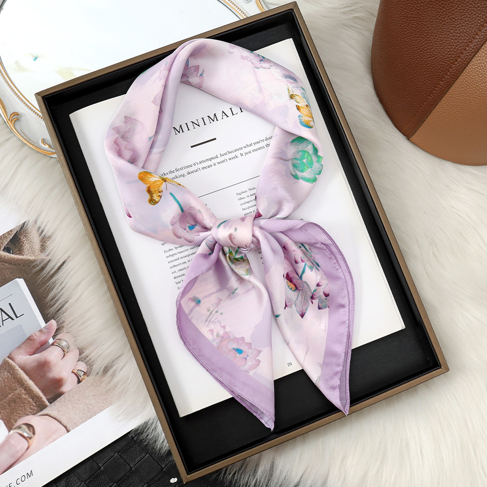 Elegante flor de loto color claro 70 bufanda de seda de satén bufanda de seda con estampado de mariposa bufanda cuadrada de color fresco de alta calidad