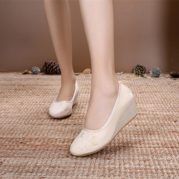 retro Beijing cloth slippers wedge heel heels