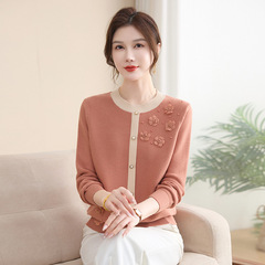 妈妈秋装针织打底衫上衣服2025新款中老年女装春秋季洋气圆领毛衣