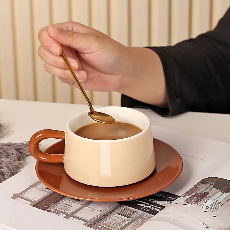 Niche retro high-end coffee cup suit creative exquisite ceramic cup saucer high-value latte cup afternoon cup