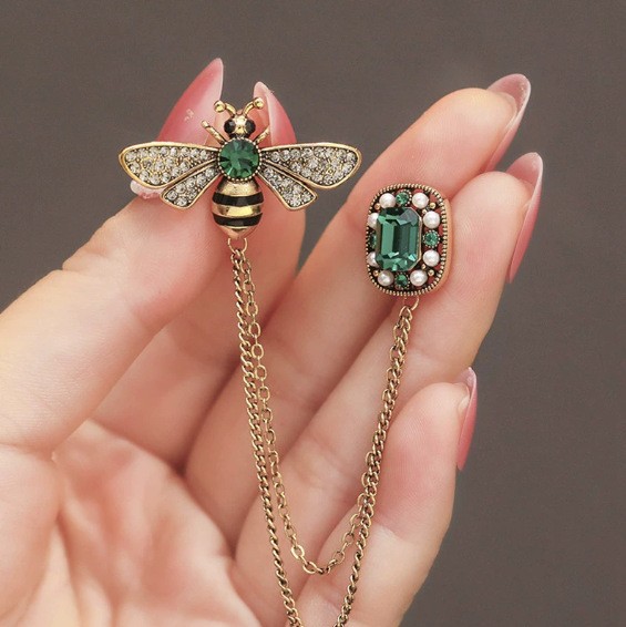 Broche de abeja con esmeralda y borla, elegante pin de insecto_voghion.com