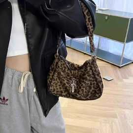 克罗芯十字架小众宝剑鸡块包25新款马毛腋下法棍包设计感单肩斜挎