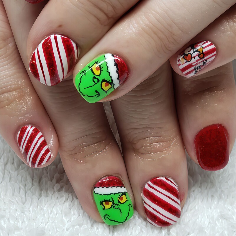 Childlike Christmas Red, Green and White Three-Color Manicure Christmas Grinch Wearable Nails European Square Stripesd Fake Nails 2513