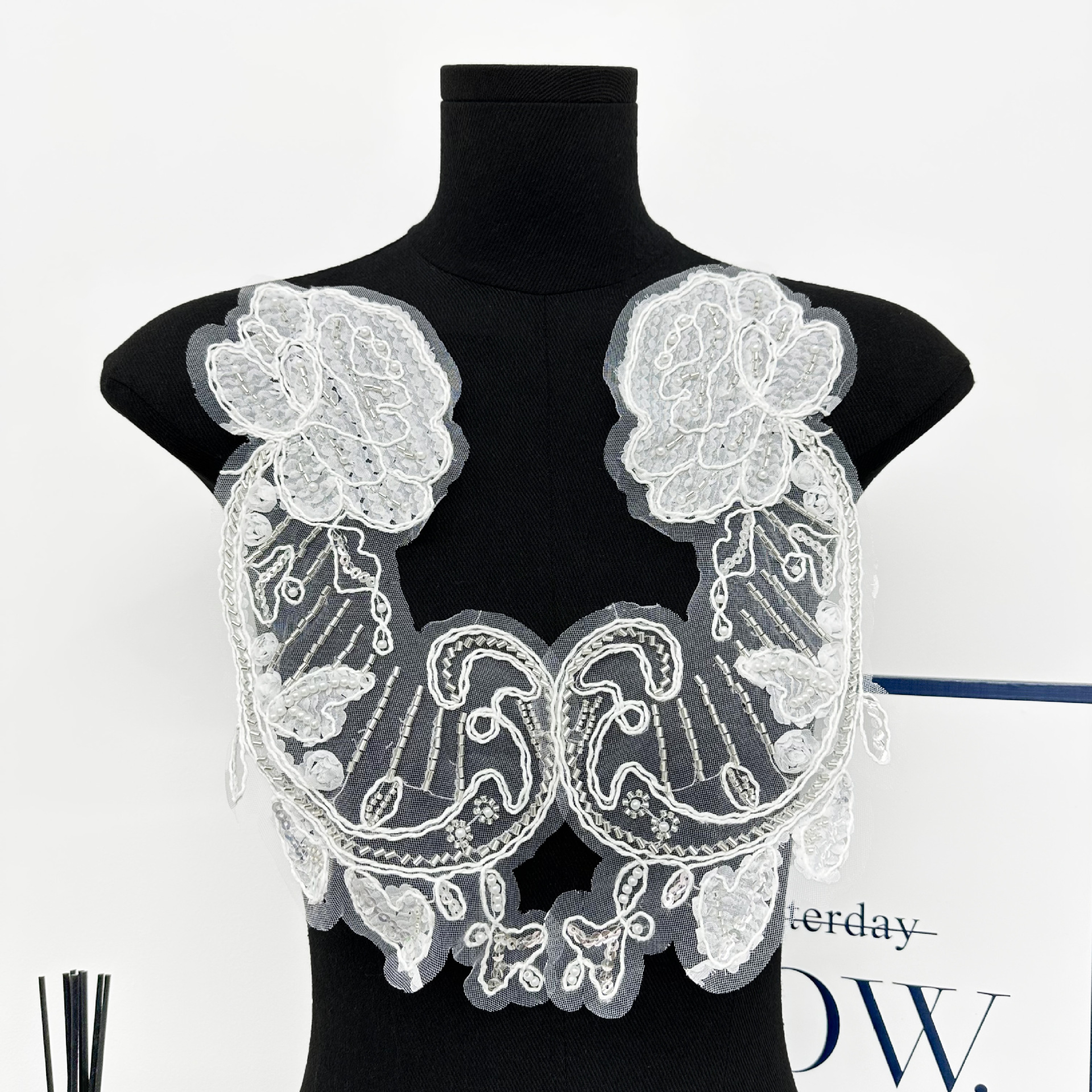 Blanco encaje bordado pegatinas de encaje floral vestido de boda DIY accesorios multi-tamaño floral mariposa decoración simétrica image 10