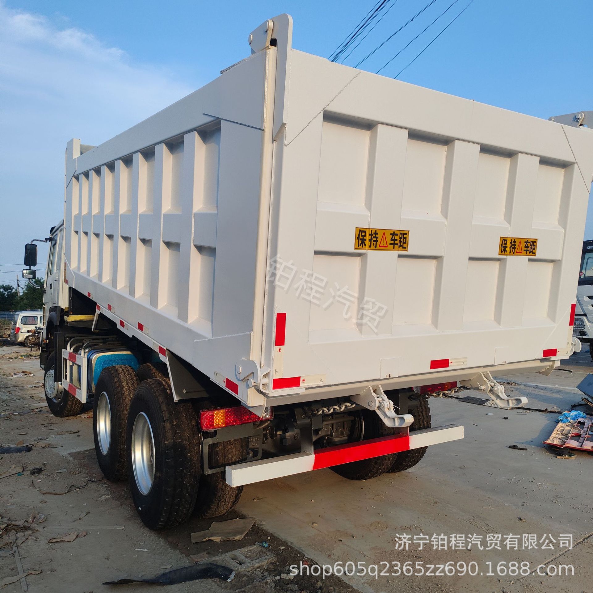 Export of brand new HOWO 371 horsepower dump truck, engineering self-unloading truck, 10-wheel muck truck, construction site earthmoving truck